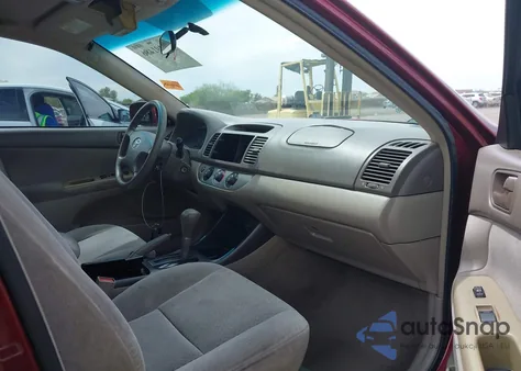 2003 Toyota Camry Le z USA, uszkodzony, nr VIN 4T1BE30KX3U205444